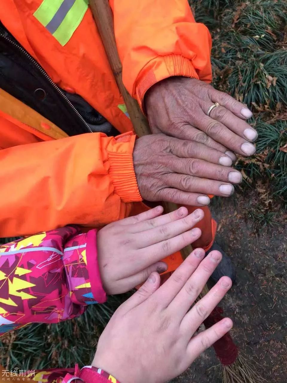 环卫工日丨请记住这双手!他们才是荆州最美的"美容师"!