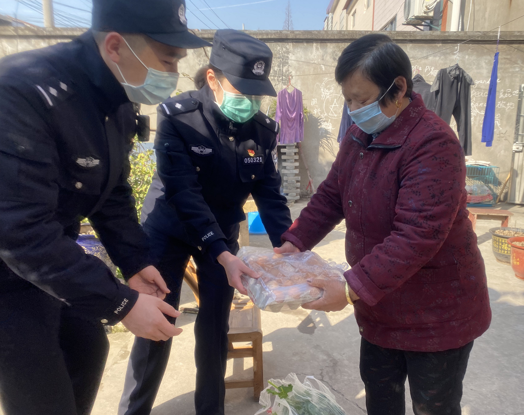 90后民警曹梦雪在抗疫斗争中读懂父亲