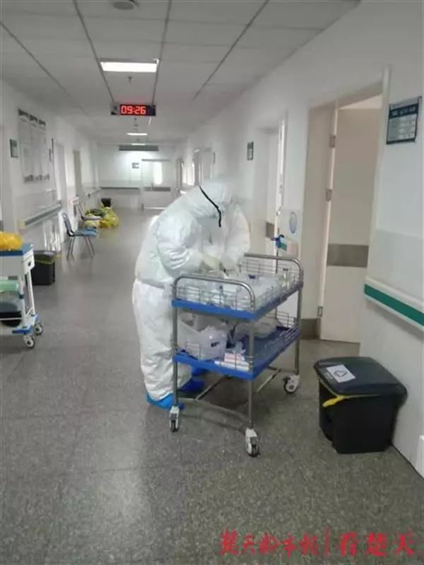 带你看真实的隔离病区病人情绪稳定在病房里运动