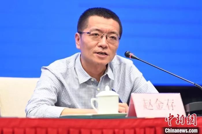 广州医科大学呼吸疾病国家重点实验室副主任赵金存 陈骥旻 摄该团队在