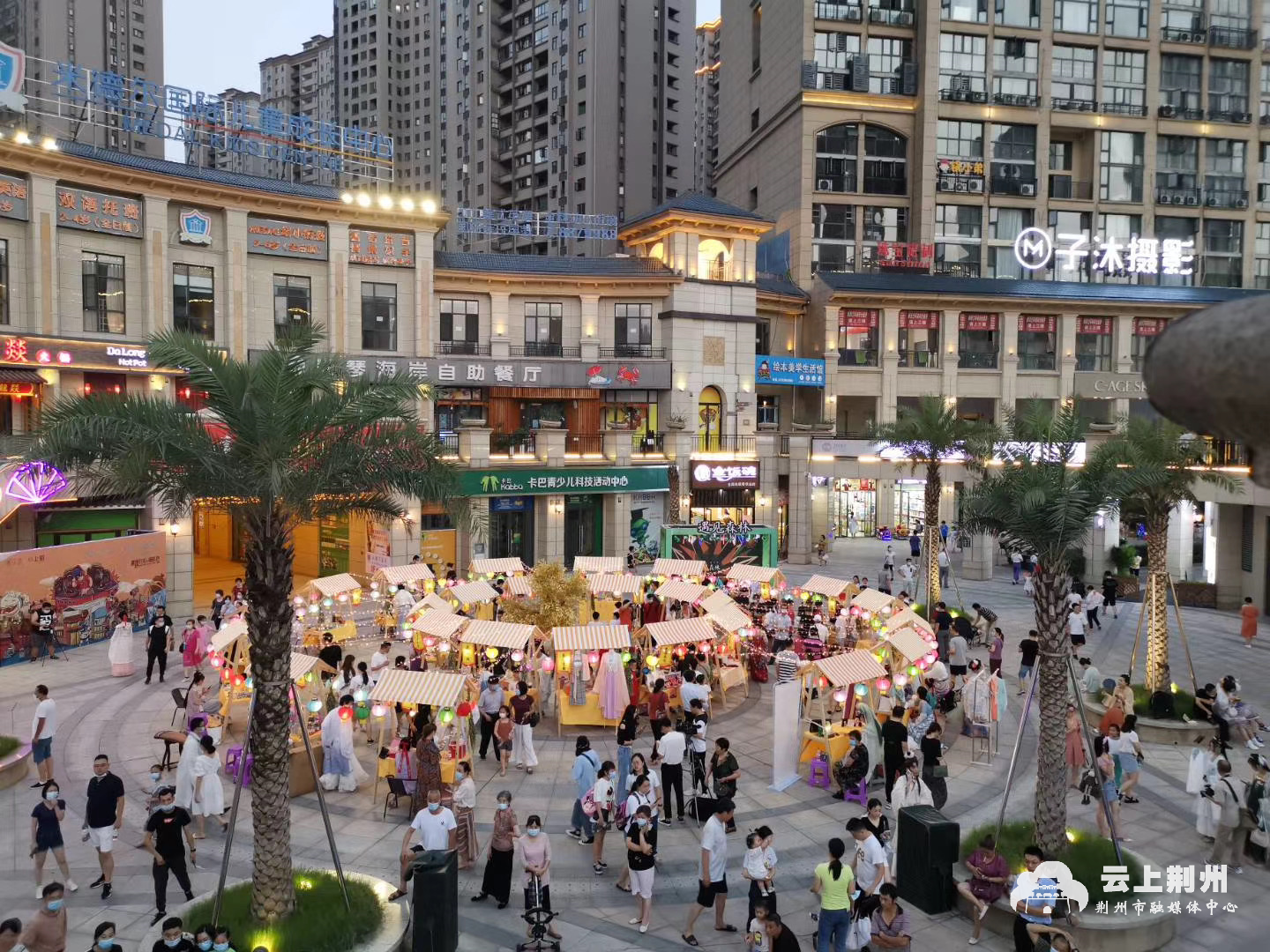 创意集市约吗荆州新天地打造高品质地摊开张