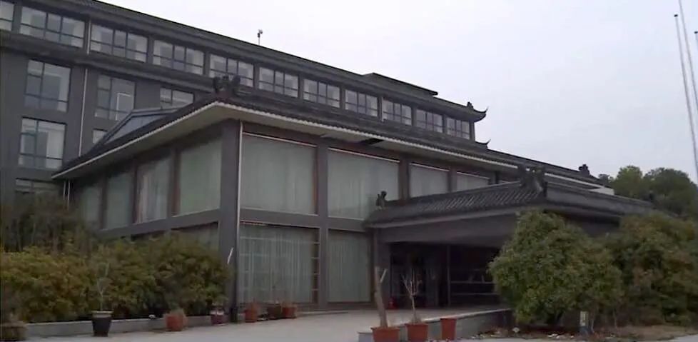兼任村委会主任4年多,为刘氏兄弟在当地形成强势地位和非法敛财提供了