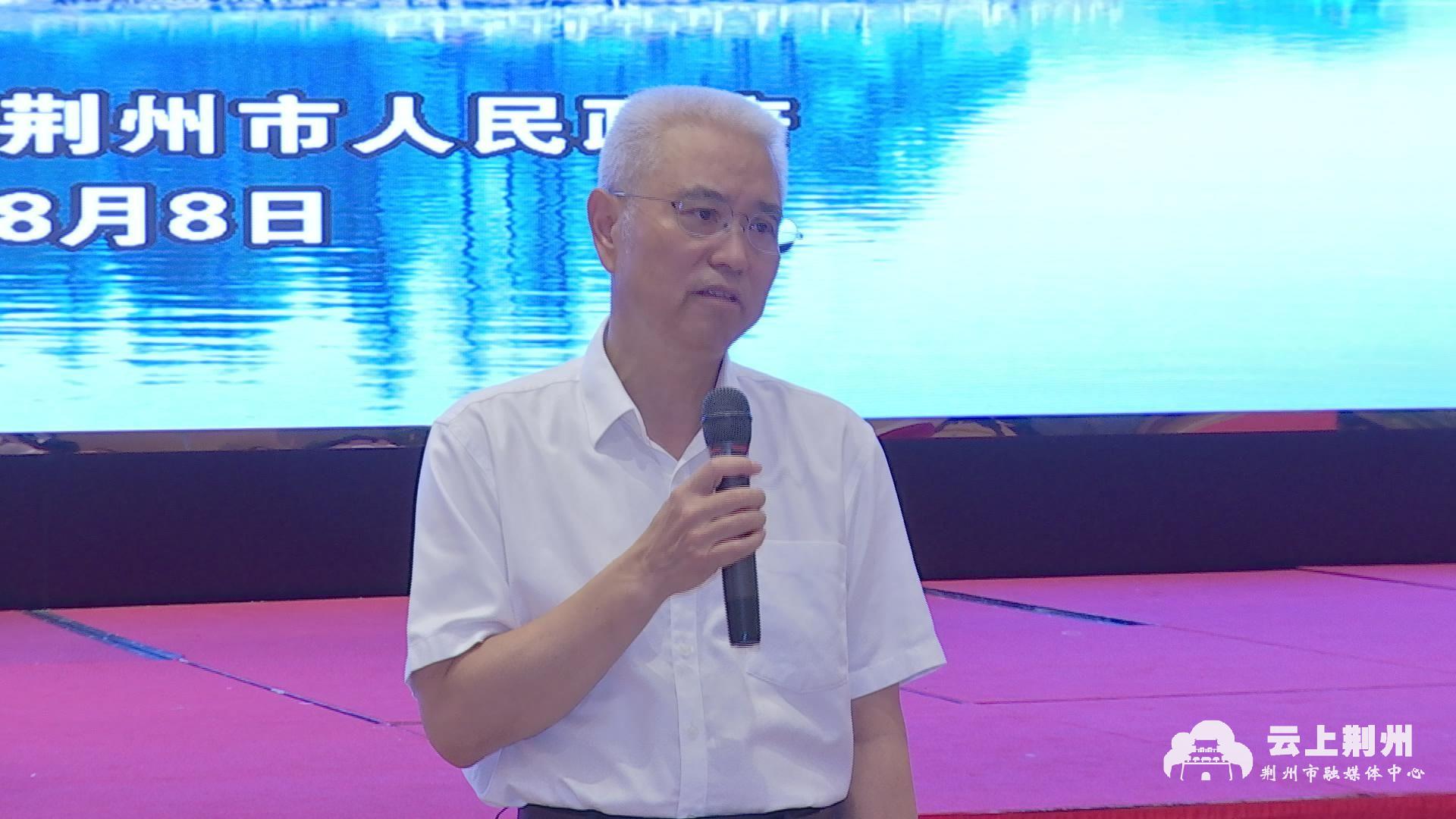 欢迎回家市委书记何光中热情欢迎援鄂医疗队队员畅游荆州