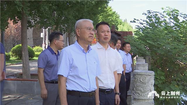 何光中调研古城公园及文化旅游时强调擦亮荆州古城文化名片