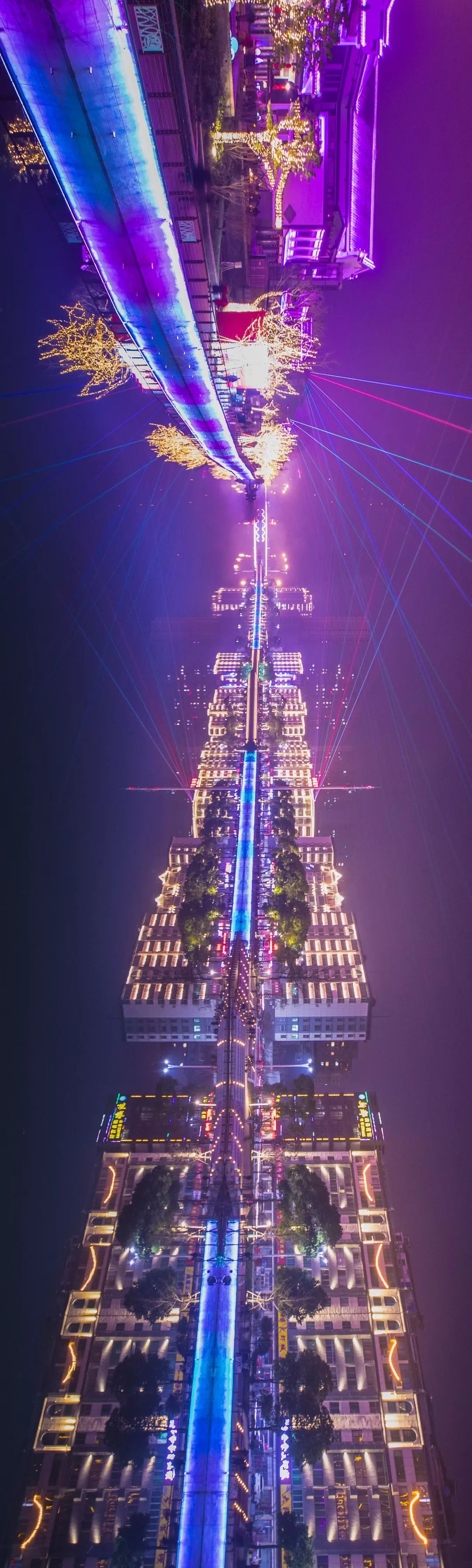 楚国旧地的洪湖也用赛龙舟的方式来凭吊伟大的爱国诗人屈原(洪湖古街