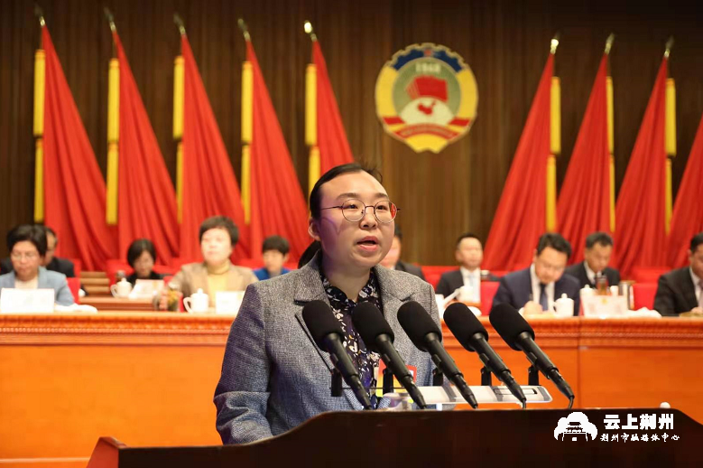政协委员,石首市人民政府副市长肖生娥发言,发言题目为《关于农村集体