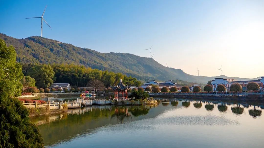 桃花山生态园地处江汉平原与洞庭湖平原结合部,位于石首市桃花山镇李