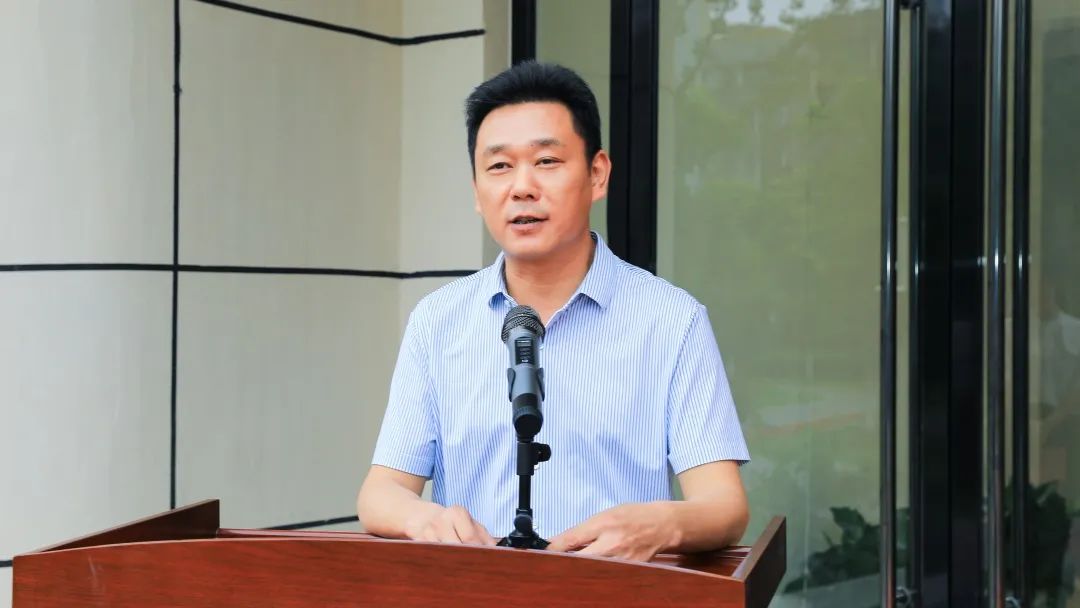 洪湖市委书记魏朝东指出:今年以来,洪湖市重构招商体系,重组招商队伍
