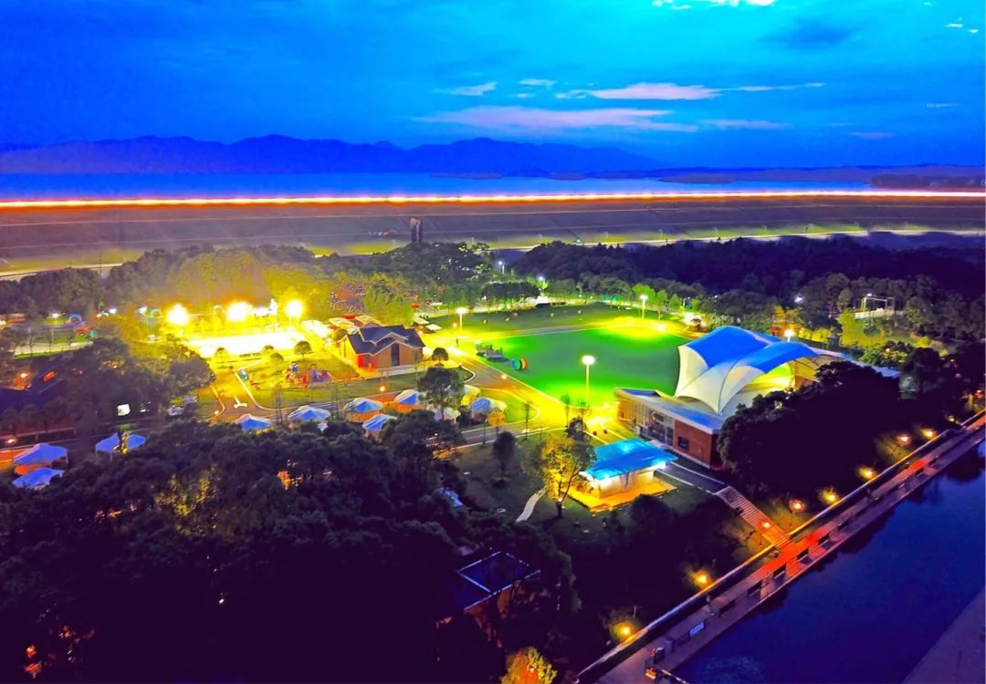 营地夜景图.jpg