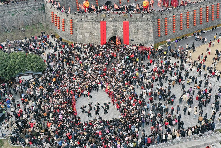 湖北荆州新春开城大典让游客沉浸体验年味