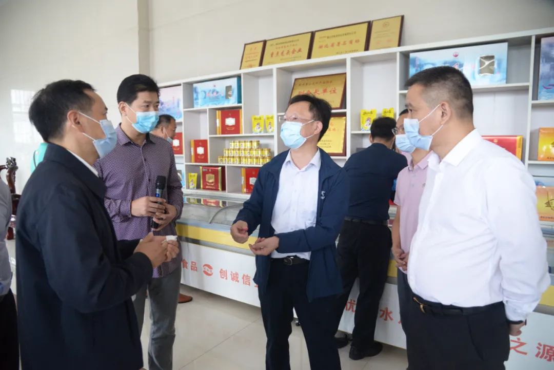 我市领导郭劲松,各县市区相关部门负责人参加会议.