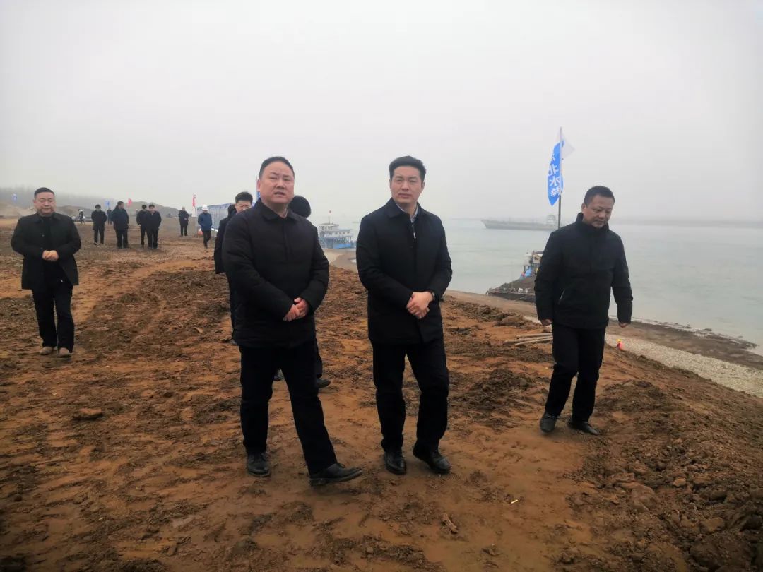 市领导闫昌武,段毅,徐青松参加调研.