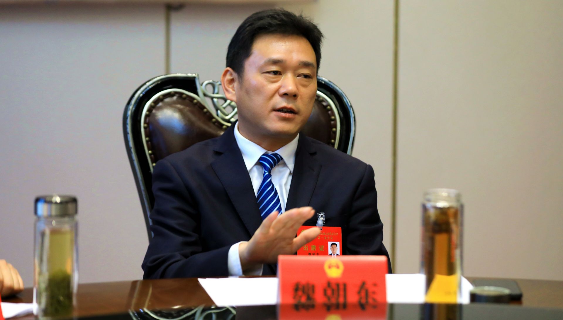 聚焦两会魏朝东参加新滩府场代表团分团审议