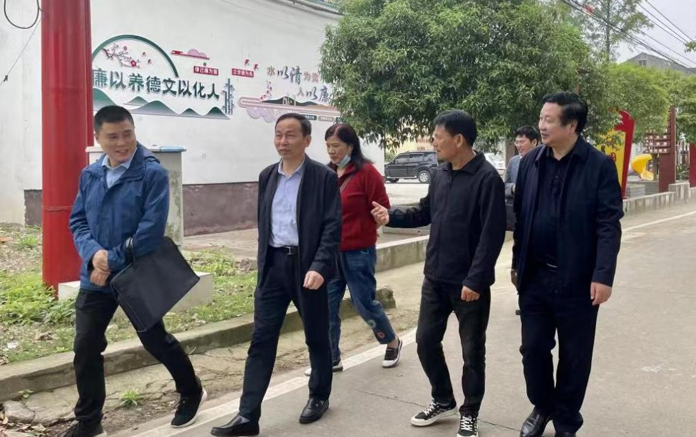 局到峰口镇土京村开展2022年防止返贫监测帮扶集中排查工作_云上洪湖