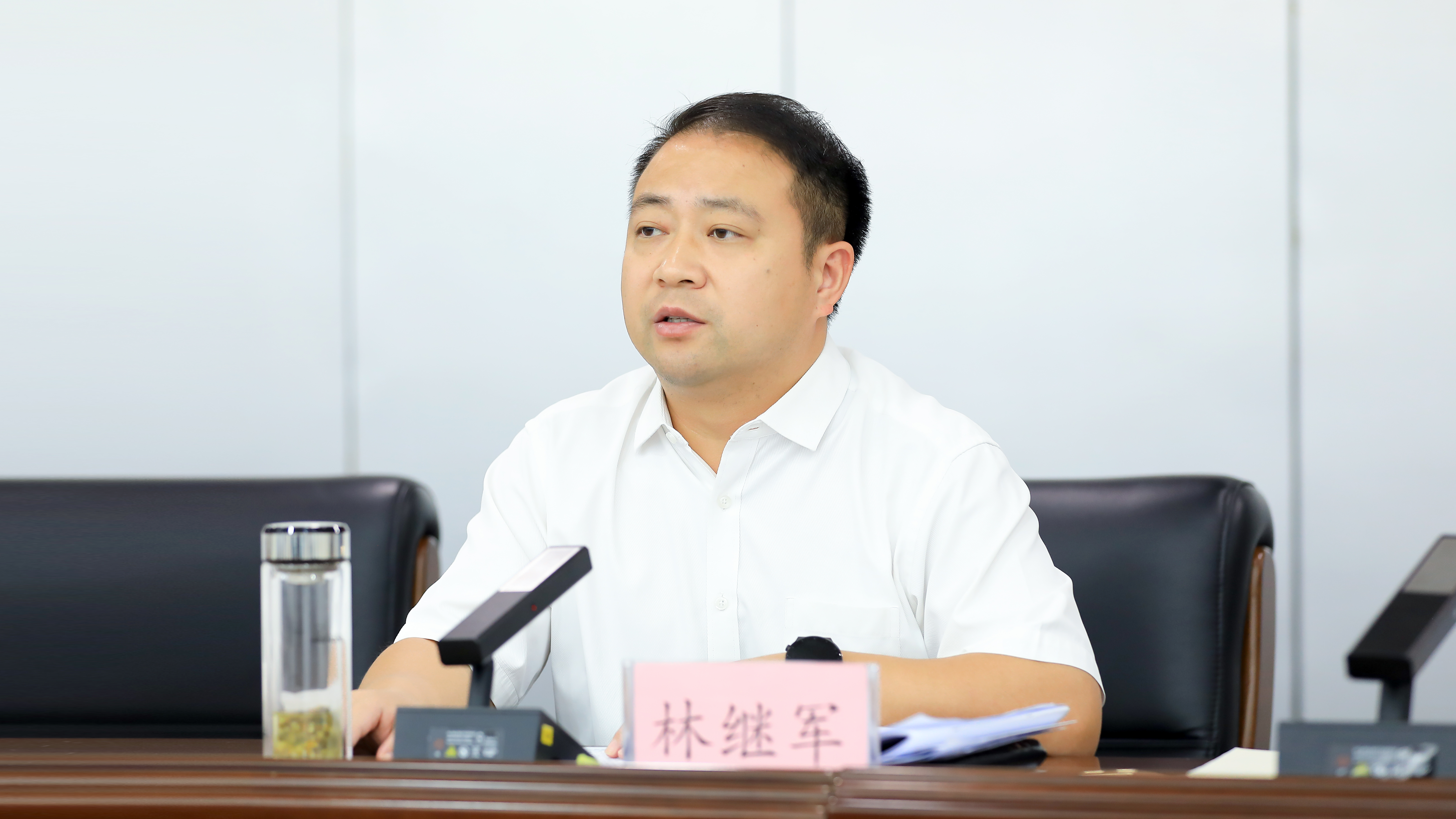 市委副书记,市长林继军强调,各地各部门要坚持统一认识,切实增强思想