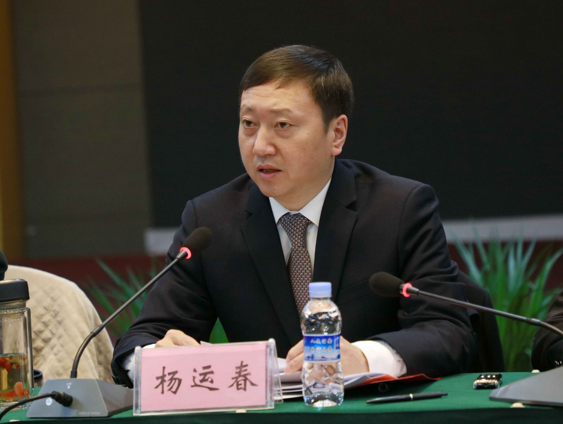 县长杨运春部署下一阶段招商引资工作要继续保持拼抢干劲抓招商要想