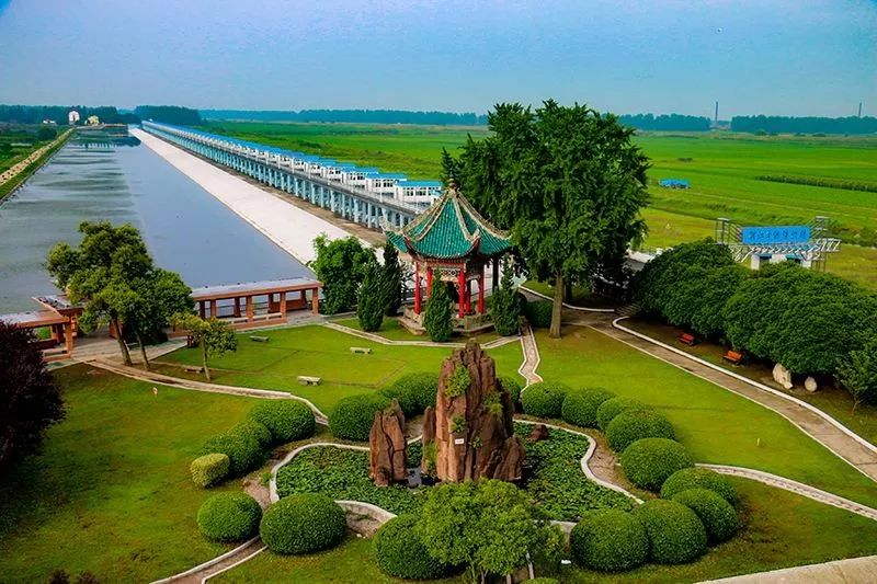 荆江分洪工程进洪闸(北闸)北闸旅游风景区,位于埠河镇,长江与虎渡河