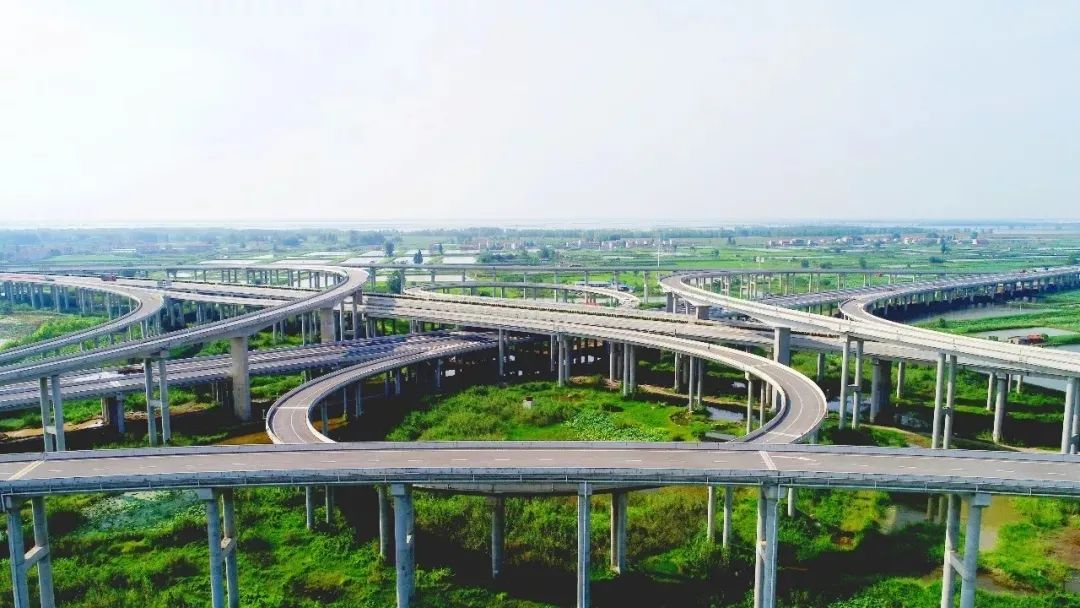 已建成通车的洪监高速该高速与江北高速东延段相连后,将继续向西延伸