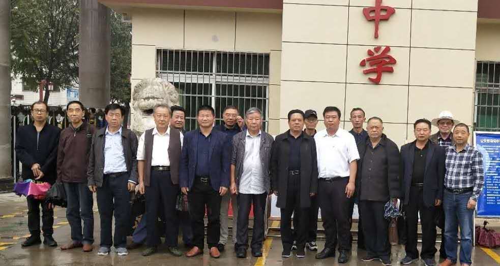 公安县诗词学会国庆前夕到藕池镇调研诗词进学校工作