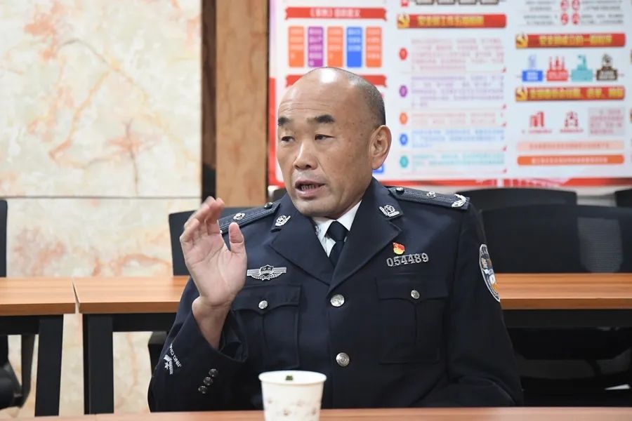 二级高级警长对应警衔图片