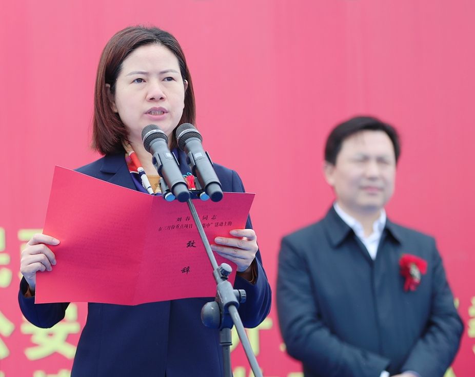 在湖北博科生物科技有限公司项目工地,县委书记夏光宏,县长刘春霞,县