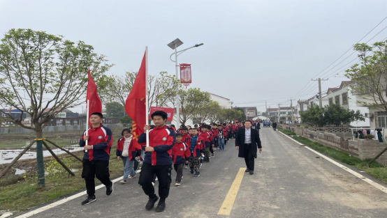 孟家溪初级中学学党史祭先贤传遗志