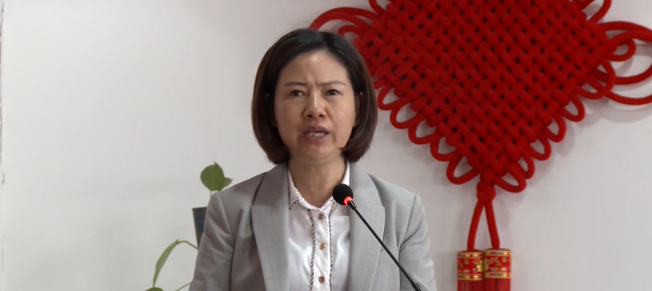 湖北中医药大学副校长黄必胜,公安县县长刘春霞,副县长陈丹等参加授牌