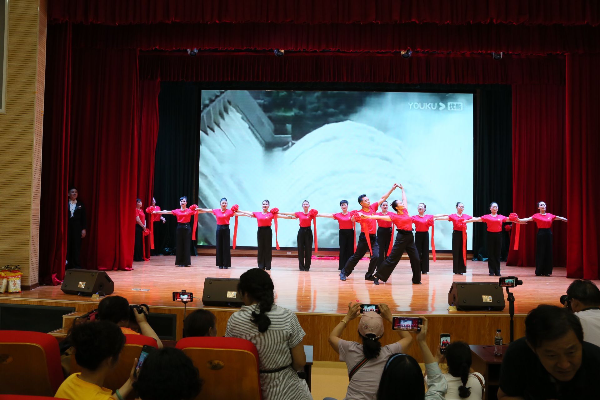 崢嶸歲月憶黨史銀髮高歌愛黨情公安縣老年大學舉辦慶祝建黨100週年