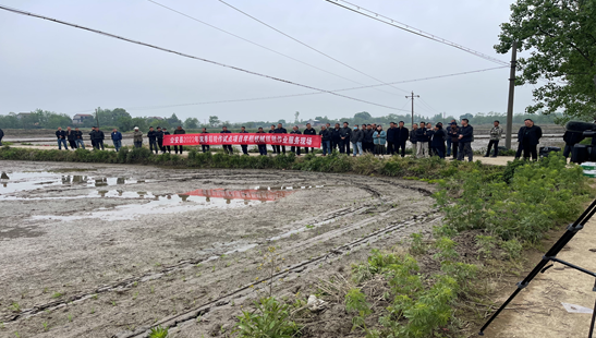 公安县章田寺乡机械助春耕筑牢丰收年