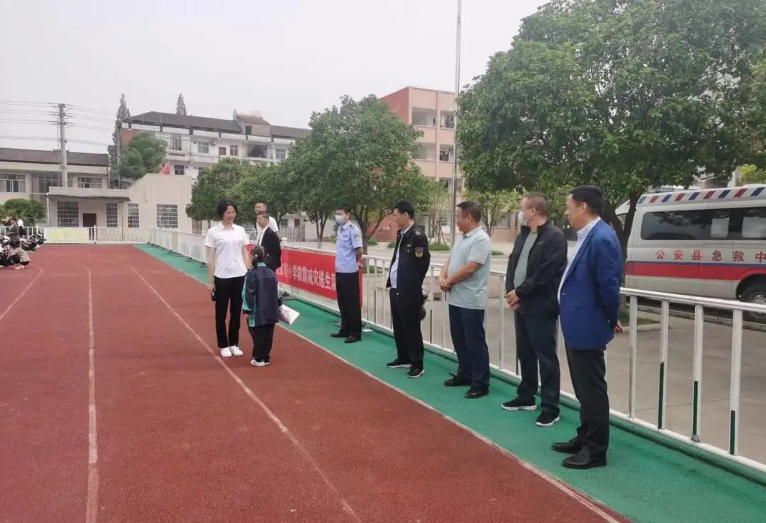 新时代文明实践藕池镇开展512全国防灾减灾日暨安全生产宣传五进活动