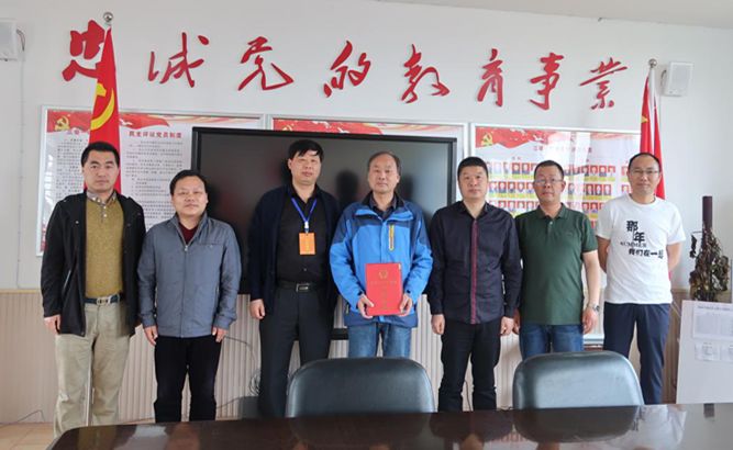 江陵唯一全省第十批特级教师严若峰究竟特在哪