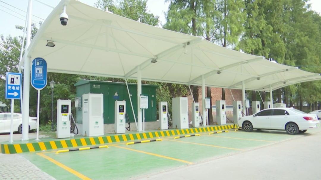 江陵城区首个公共电动汽车充电站正式投入运营