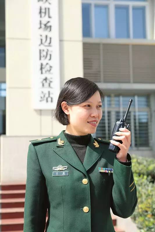 边防女警的飒爽英姿