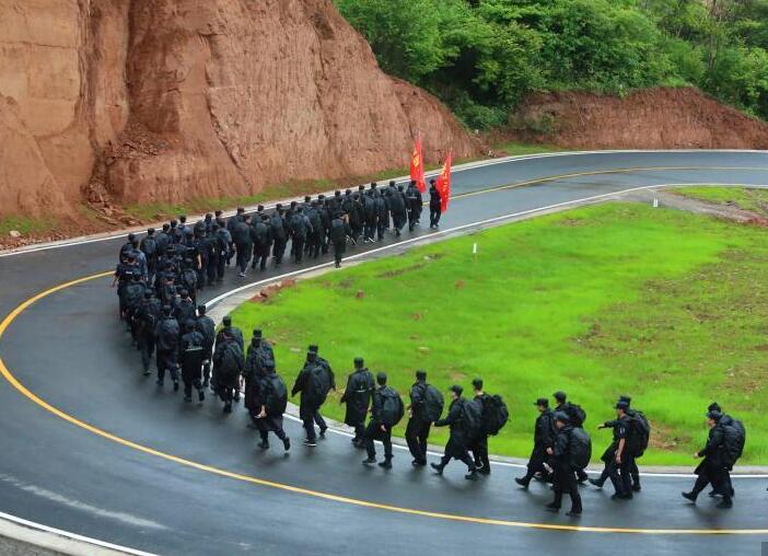 宜昌特警举行跨区域应急拉动演练提升实战能力