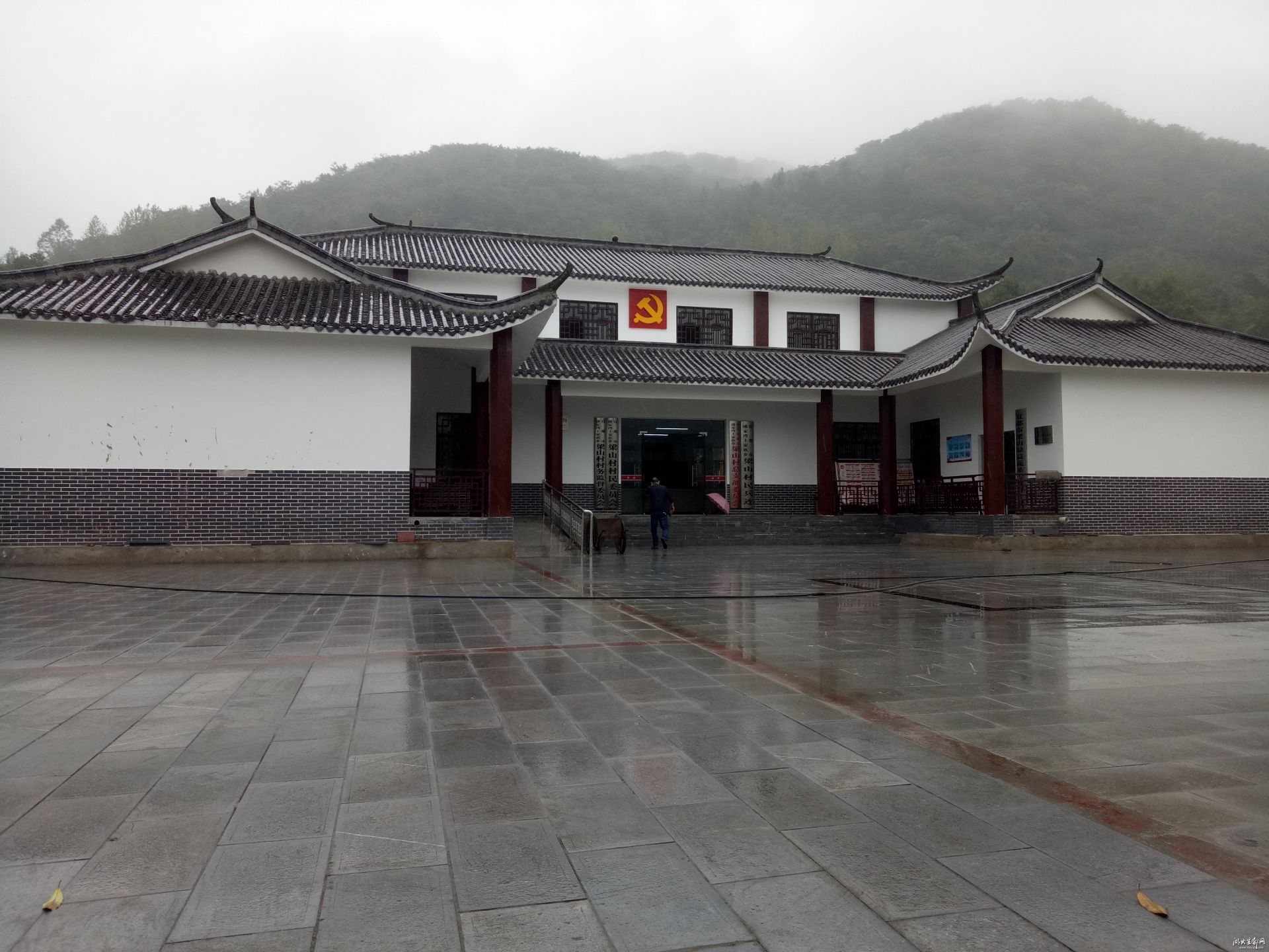 梁山村新建便民服务中心投入使用