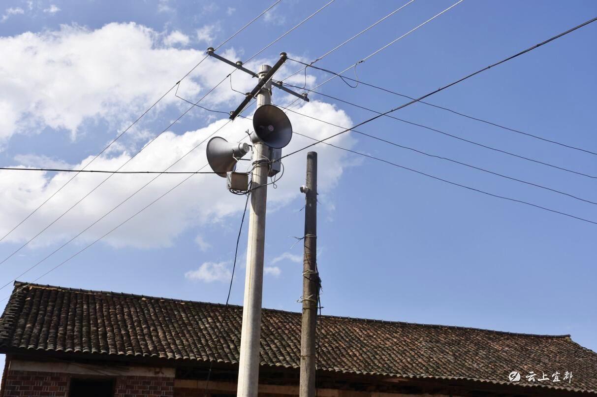 今年,南冲村成立新时代文明实践广播站,积极发挥小喇叭的大作用,通过