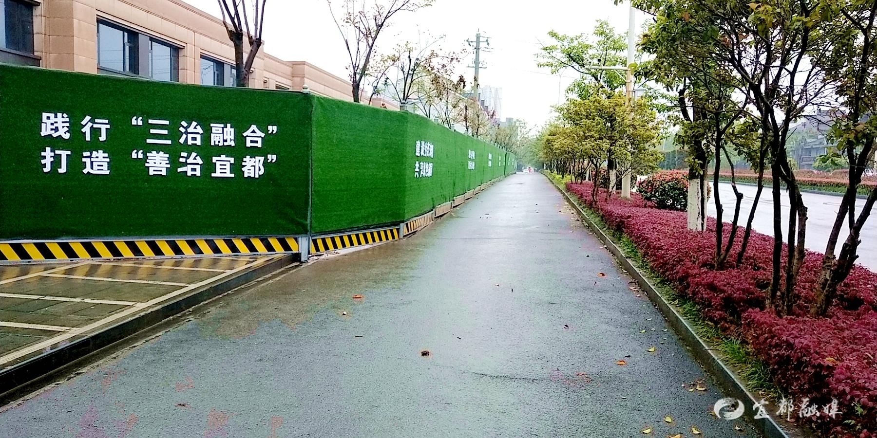 市住建局扎实推进城区建筑工地围挡升级改造