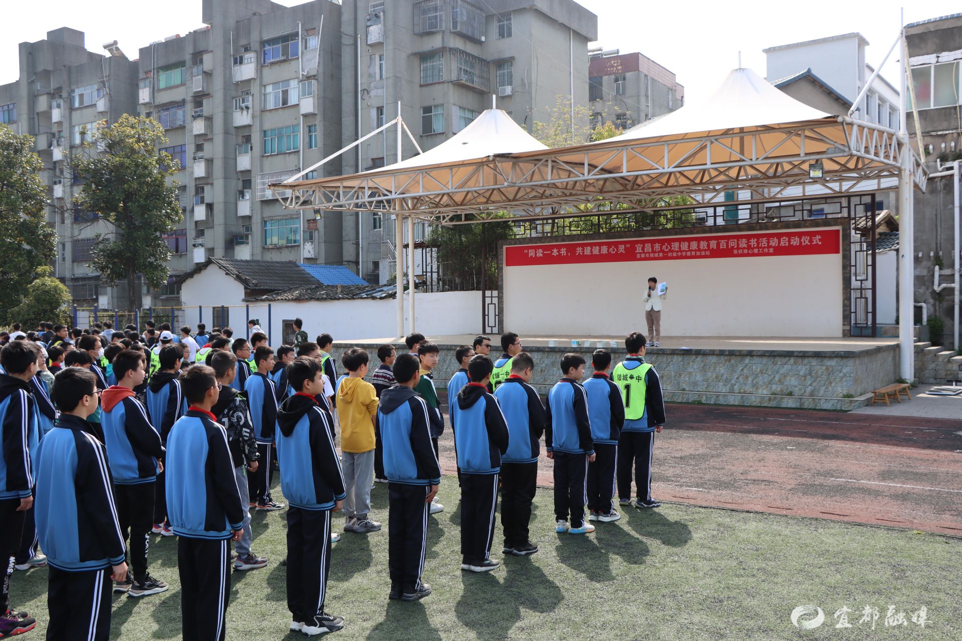 陆城一中启动同读一本书共建健康心灵活动