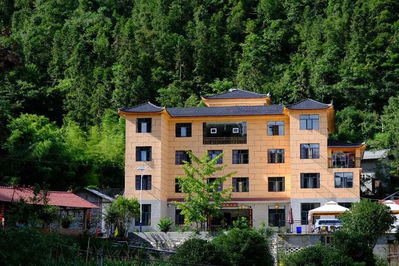 电话:17771663166地址:东城街道办事处交椅台村田家大院位于利川