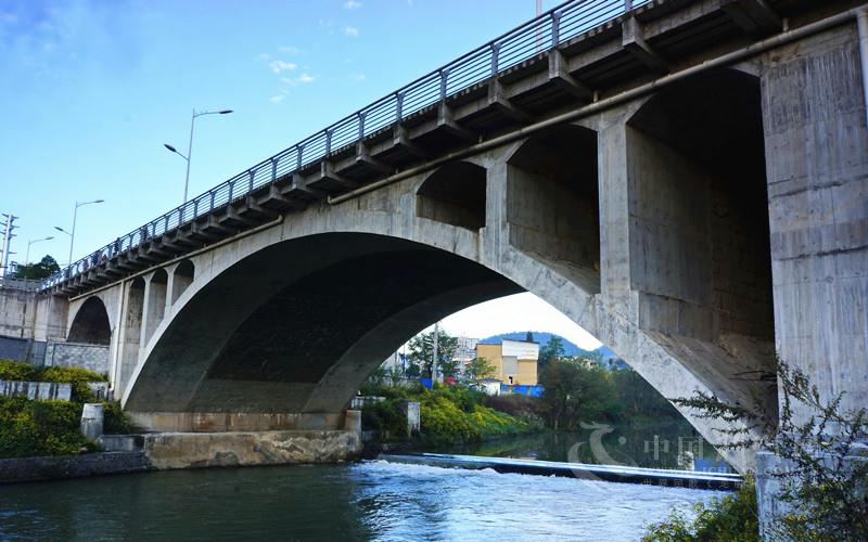 三座古桥演变为一座桥城作为城市文明的延续与见证,西门古桥历经岁月