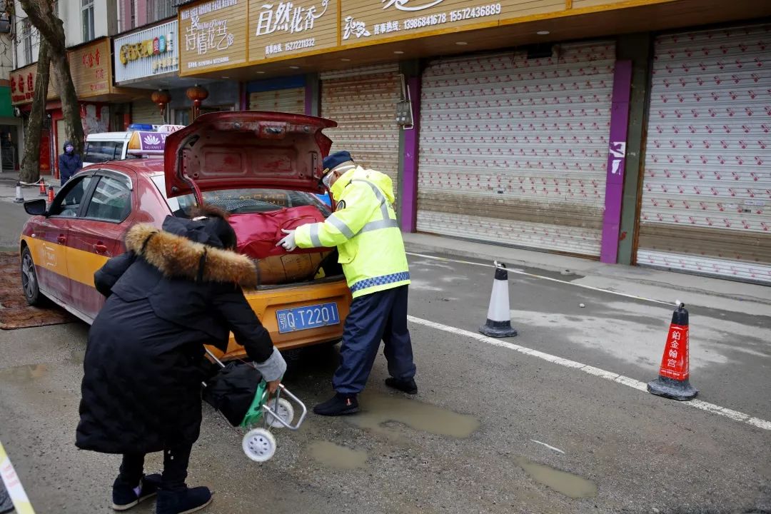 恩施丨疫不容辞利川80台的士抢着领任务
