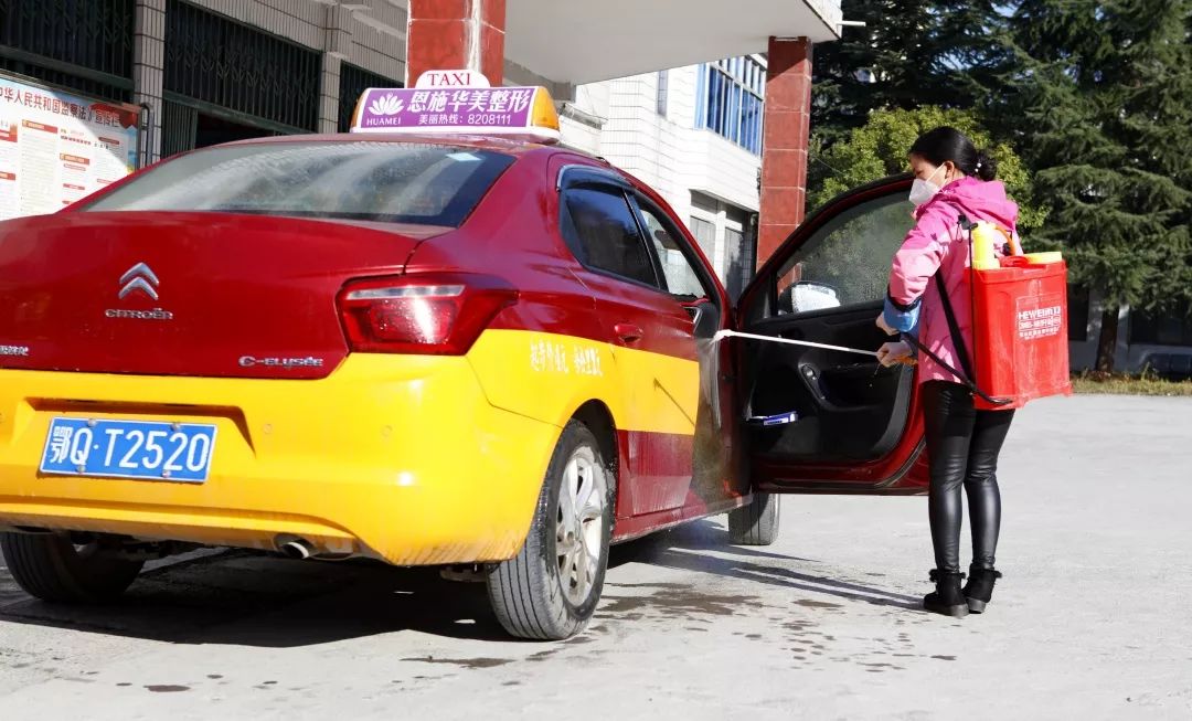 恩施丨疫不容辞利川80台的士抢着领任务