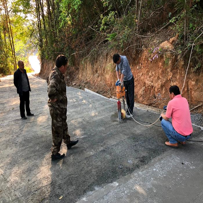 交通局:强化农村公路质量监管 助力脱贫攻坚_云上建始