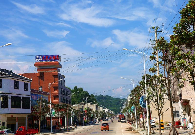 桑园社区公路沿线大店子村公路沿线高坪旅游强镇苦练内功,其中最主要