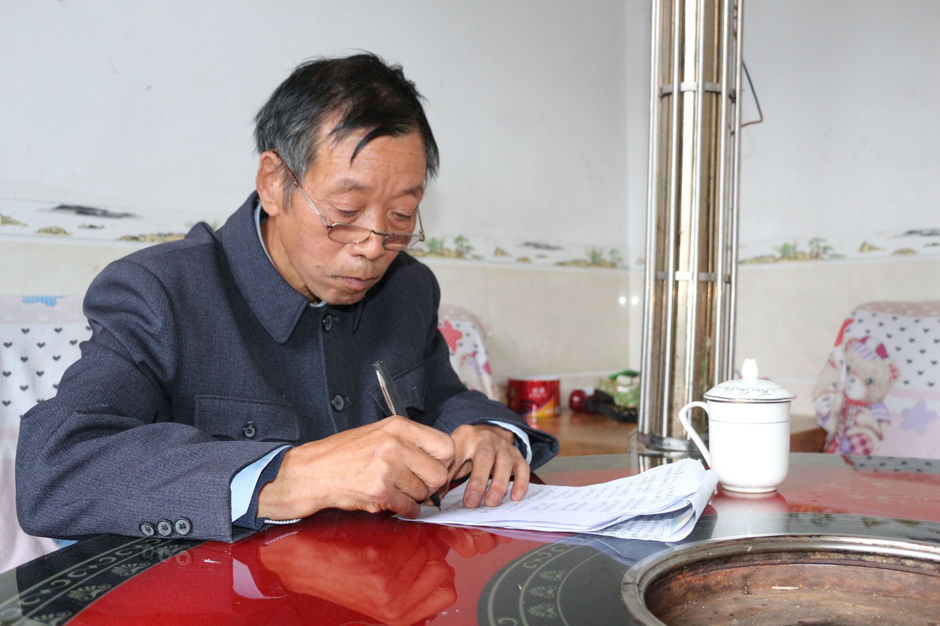 长梁六旬老人写诗赞美家乡巨变_云上建始