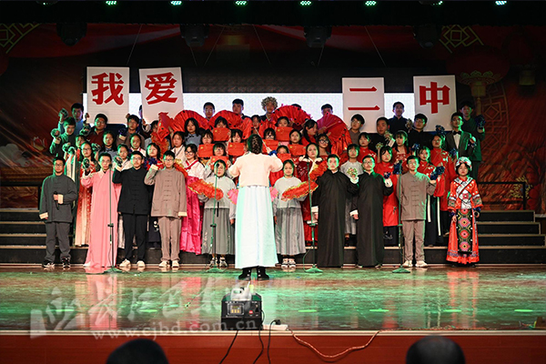 忠诚献给党巴东二中学生唱红歌抒爱国情怀