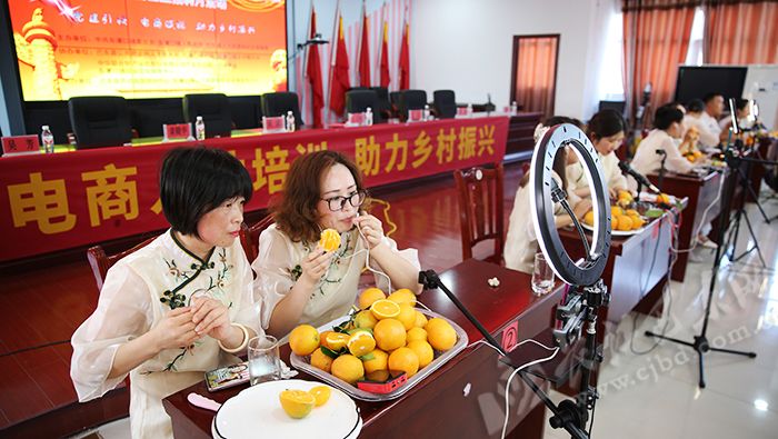 让优质农产品出圈东瀼口镇直播带货助农增收