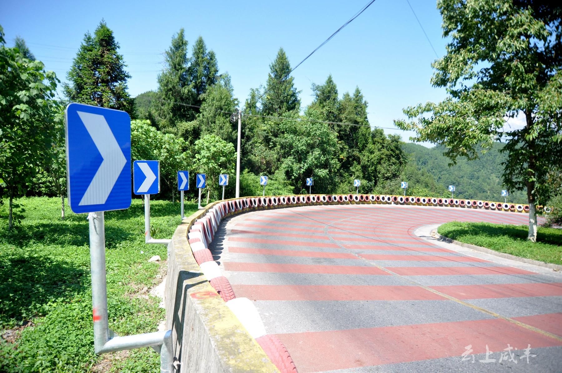 万元,对249省道咸丰境太平沟至大河边段急弯路段实施标识标牌提升工程