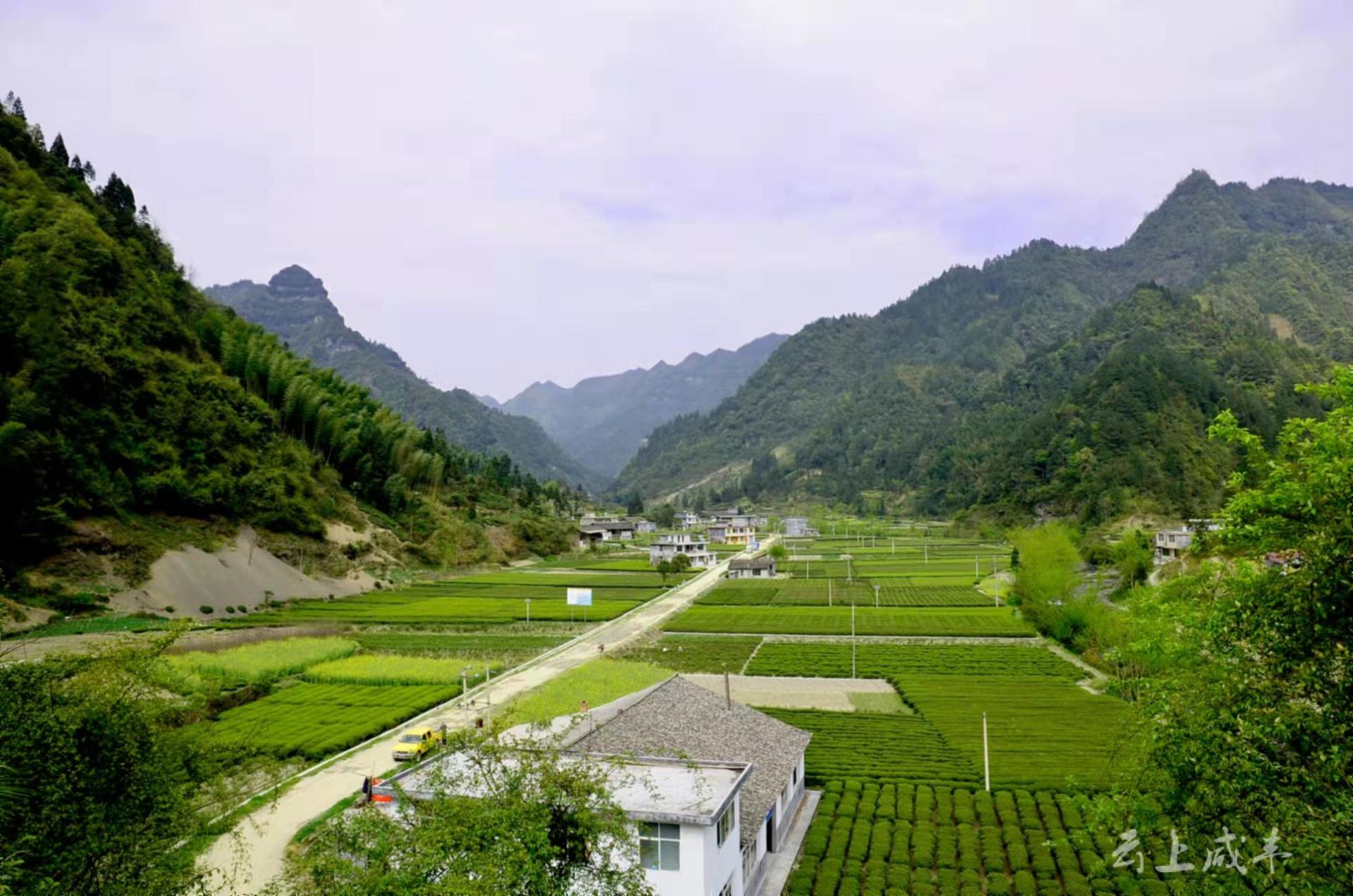 咸丰县小村乡大村村位于小村乡西北部,乌江上游的蓝河由西北向东南