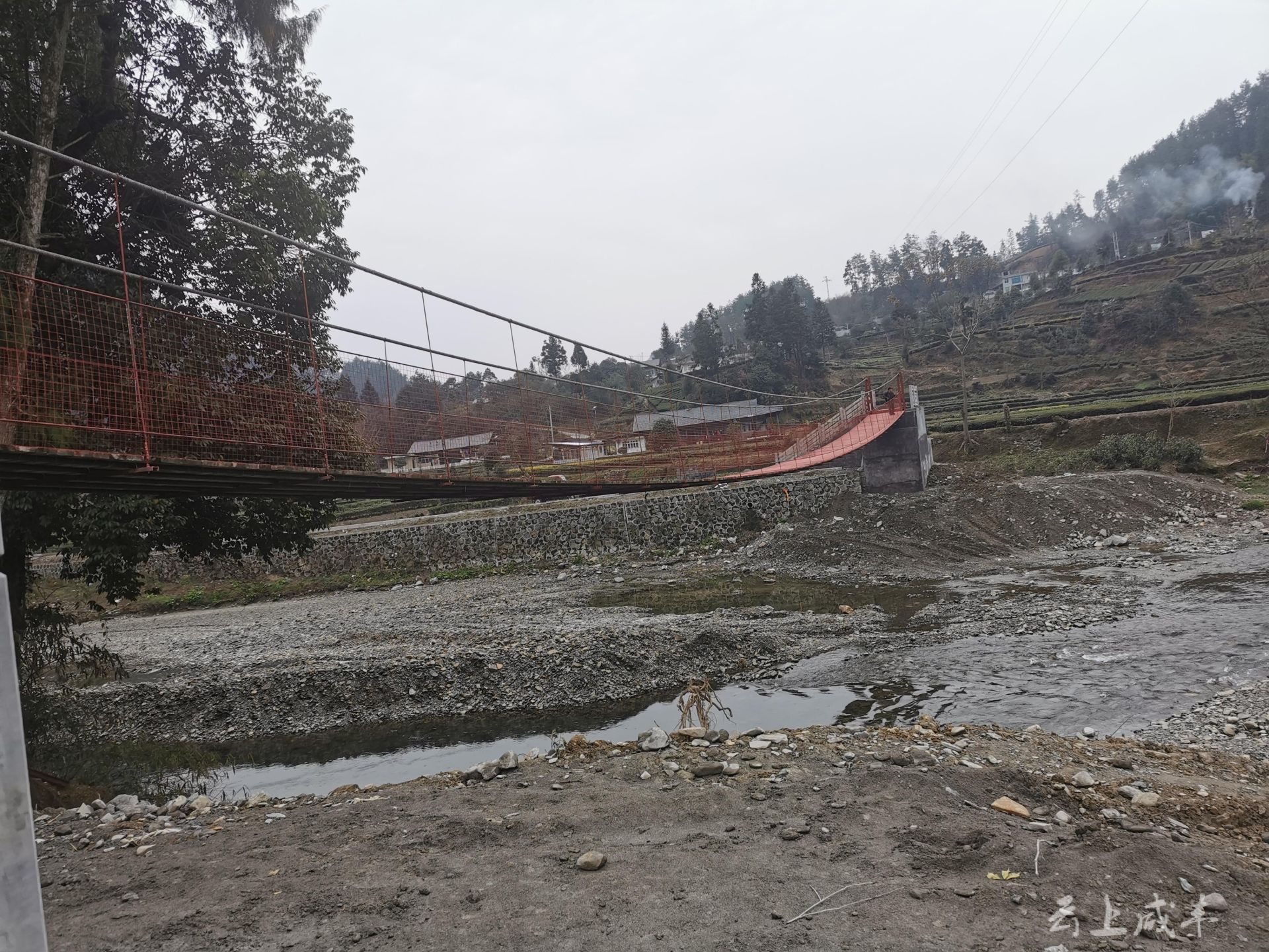 咸丰羊蹄村建好通村吊桥接续乡村振兴路